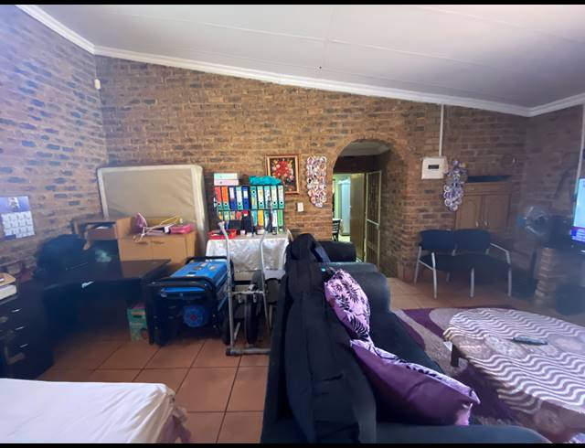 3 BEDROOM FREEHOLD FOR SALE IN DALPARK EXT 11
